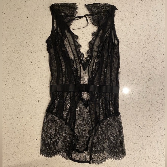 oh la la Cheri Paris Other - Elegant Black Lace Chemise